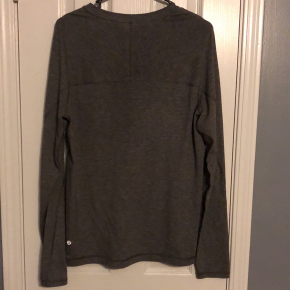 Lululemon Metal Tech Vent Long Sleeve in Charcoal - Picture 6 of 10